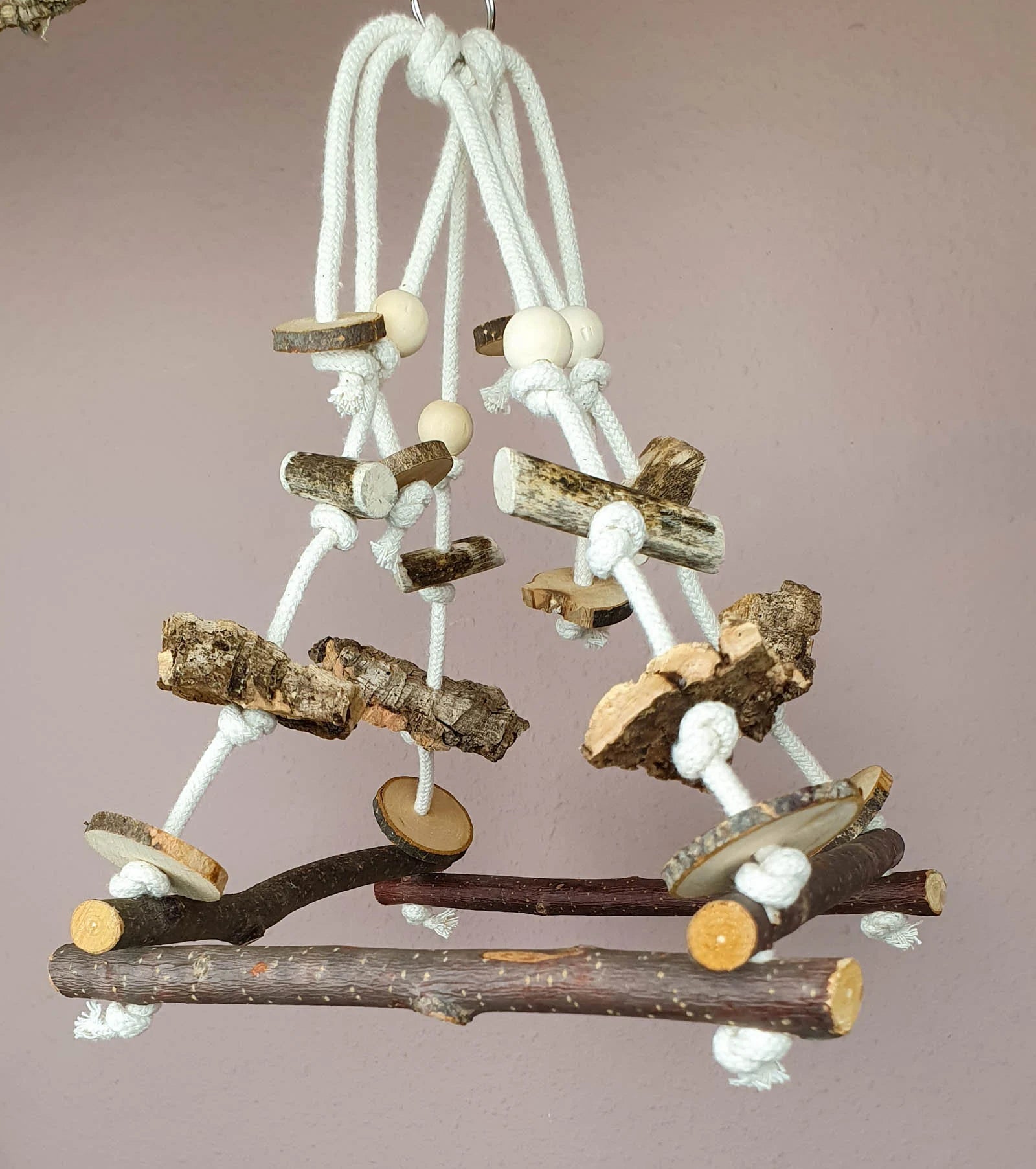 Vogel-Schaukel mit 4 Natur-Holz Sitzstangen & Knabber-Spielzeug aus Kork- Schredder-Spaß Käfig-Zubehör Wellensittich